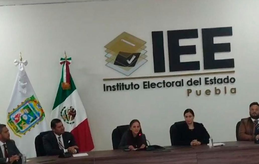 Presenta Morena plataforma política ante el IEE