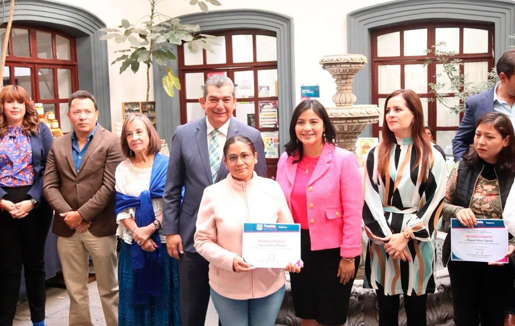 Regidores del ayuntamiento de Puebla realizan la Expo Emprendedoras 2024