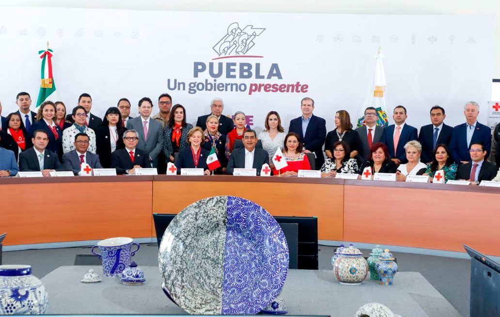 Llama el gobernador de Puebla a respaldar a la Cruz Roja