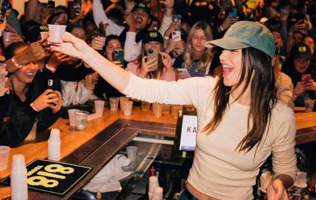 Kendall Jenner desata controversia con su tequila en universidades
