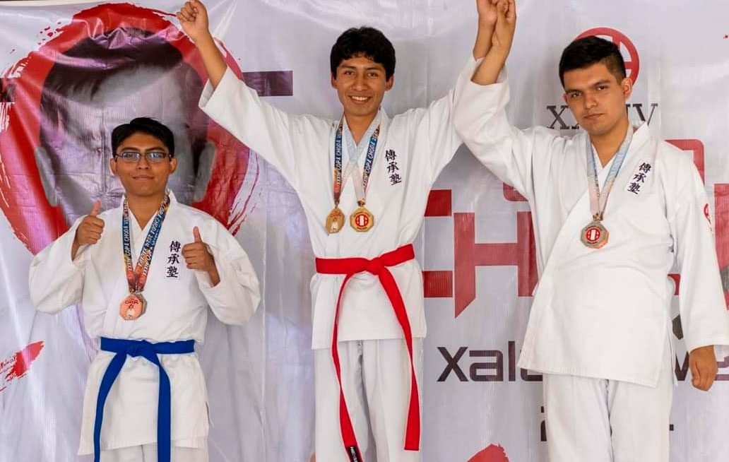 Conquista selección Lobos BUAP 18 medallas en Torneo Nacional de Karate