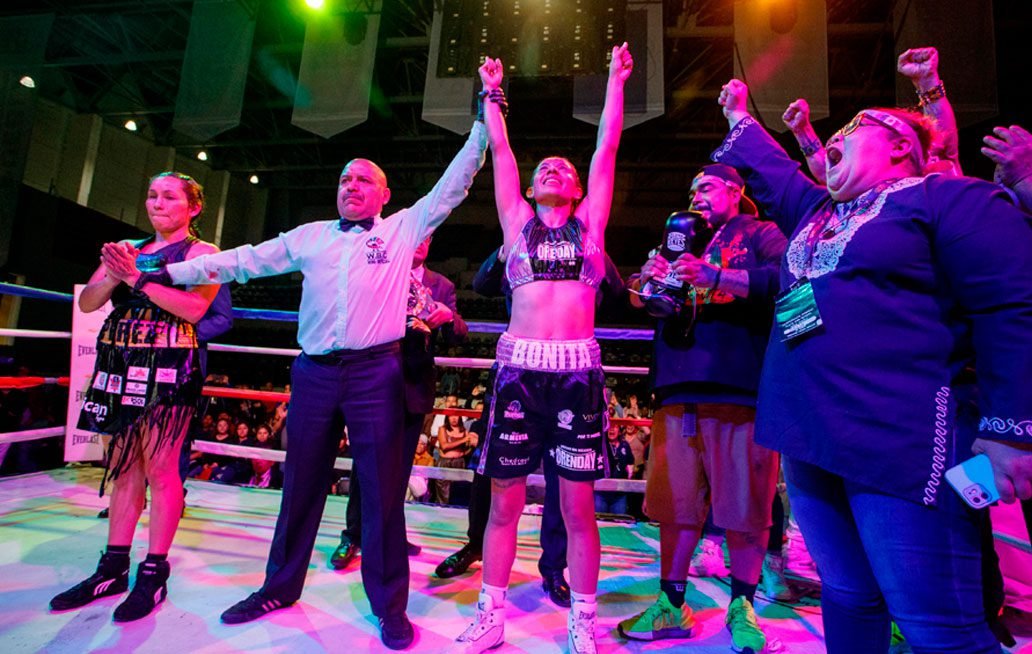 Retiene “La Bonita” Sánchez el título mundial tras vencer por knockout a “La Pequeña” Pérez