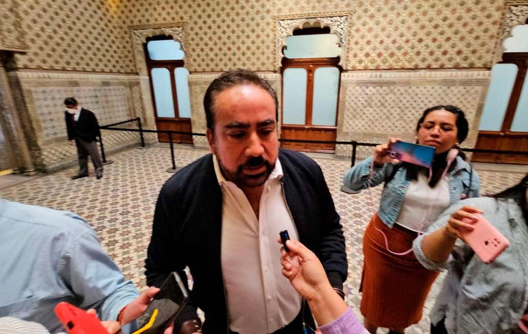 Escándalo por entrega de tinacos azules perjudica a Eduardo Rivera y a todos en general:Micalco