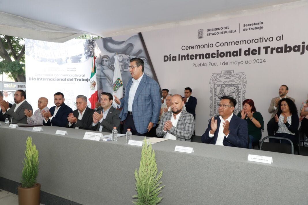 Encabeza gobernador de Puebla Ceremonia Conmemorativa al Día Internacional del Trabajo Encabeza gobernador de Puebla Ceremonia Conmemorativa al Día Internacional del Trabajo