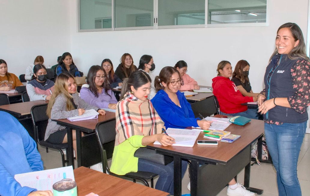 Los docentes desempeñan un rol fundamental en la vida institucional: Rectora María Lilia Cedillo Ramírez