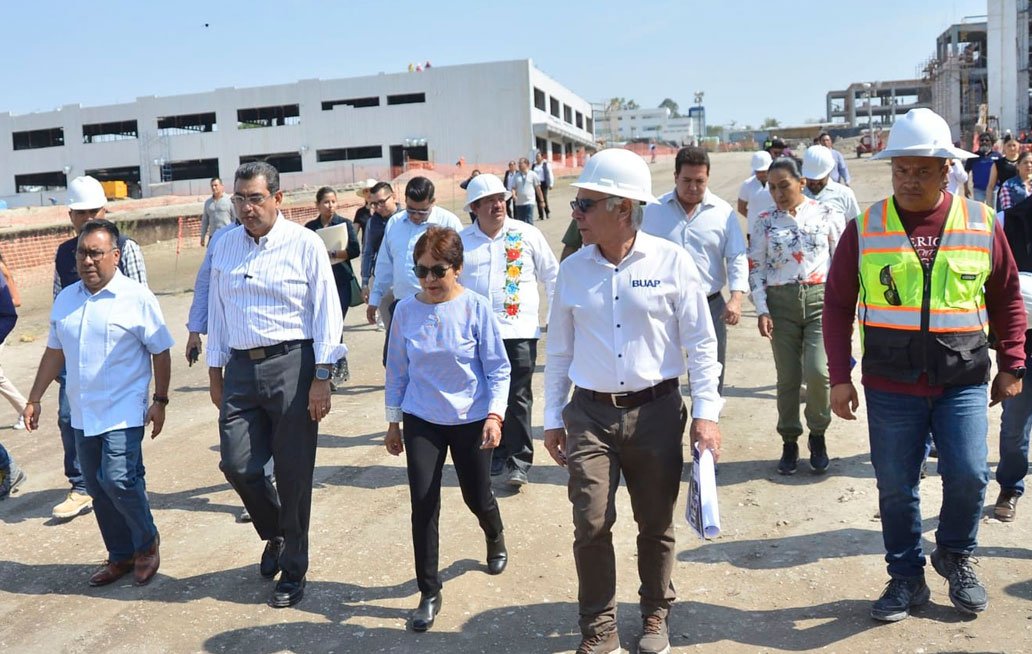 Rectora María Lilia Cedillo y el gobernador Sergio Salomón Céspedes recorren CU2