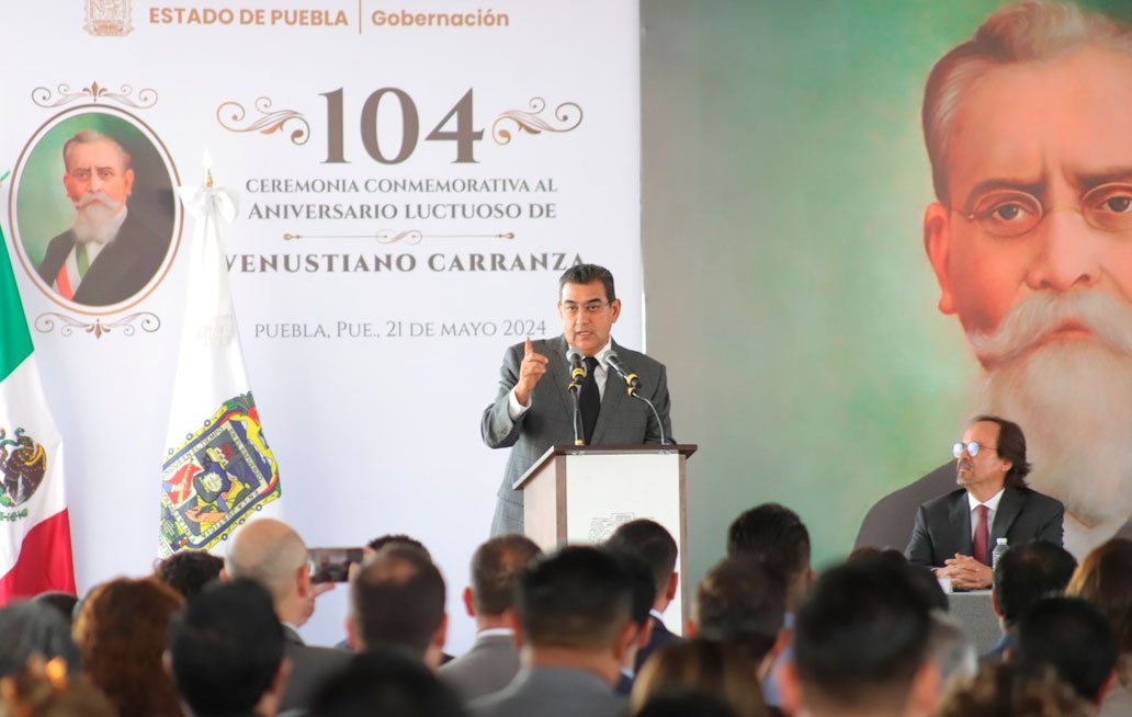 Encabeza gobernador de Puebla ceremonia por el aniversario luctuoso de Venustiano Carranza