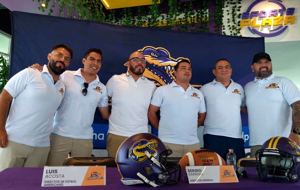 Presentan en Puebla al equipo de fútbol americano Lagartos