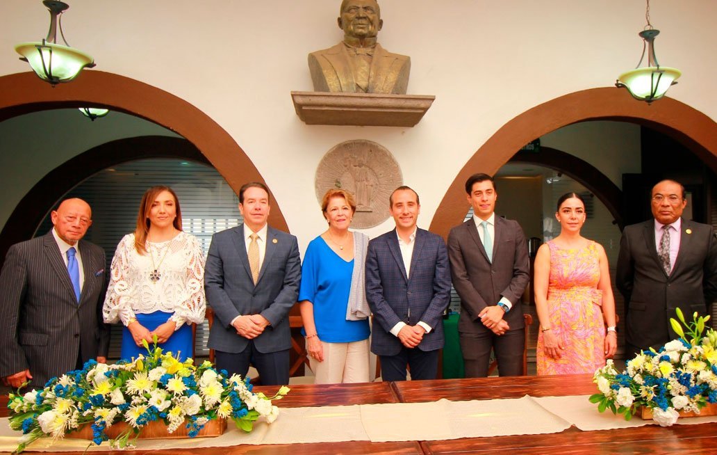Mario Riestra presenta sus propuestas en la Escuela Libre de Derecho de Puebla