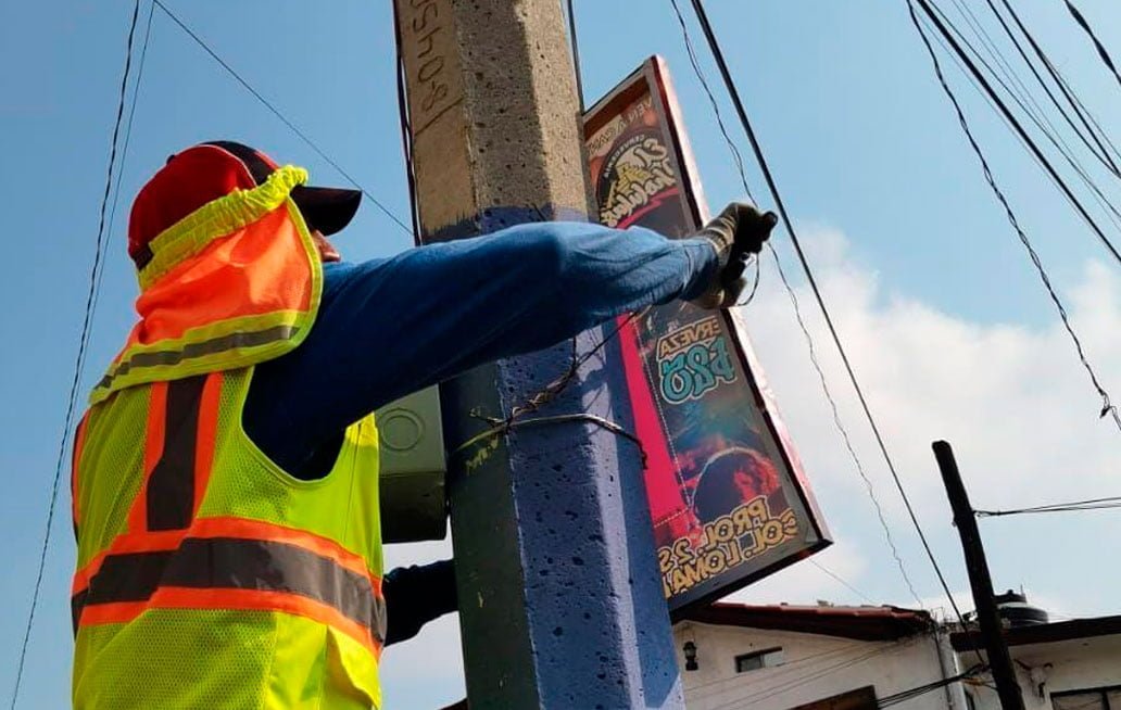 Retira ayuntamiento de Puebla más de cuatro mil elementos publicitarios irregualres