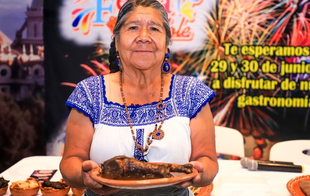 Presentan la Feria del Mole de Calpan para impulsar a las cocineras tradicionales