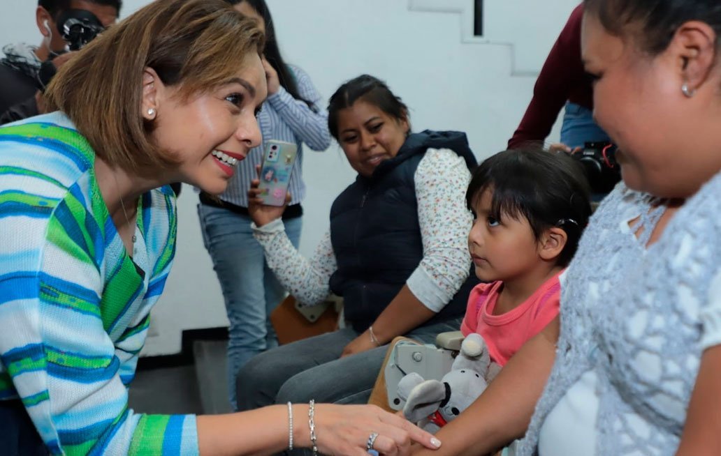 Entregan SEDIF Puebla implantes cocleares a niñas y niños con problemas auditivos