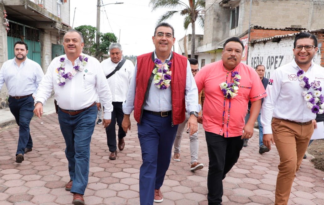 Inaugura gobernador de Puebla carretera San Jerónimo Tecuanipan-Santa Isabel Cholula