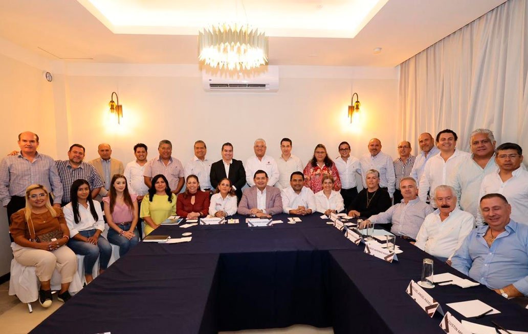 Gobierno de Transición establece mesa de trabajo en Tehuacán para desarrollo económico: Armenta