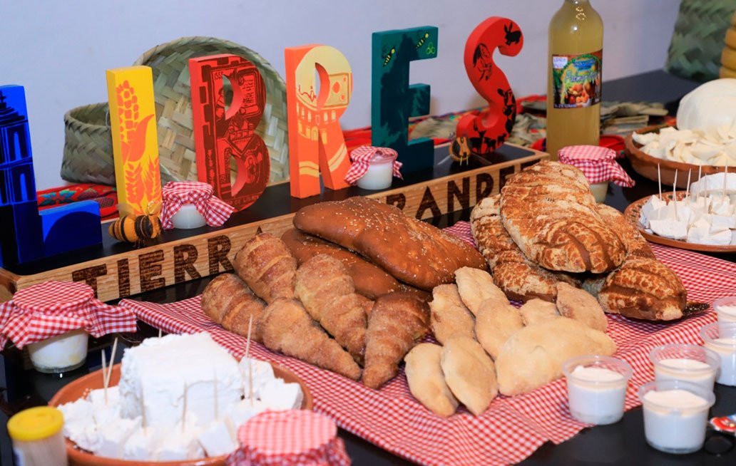 Presentan la “Feria del Queso y la Miel” del municipio de Libres Presentan la “Feria del Queso y la Miel” del municipio de Libres