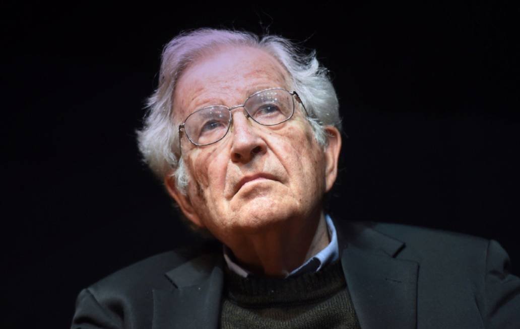 Noam Chomsky no ha muerto