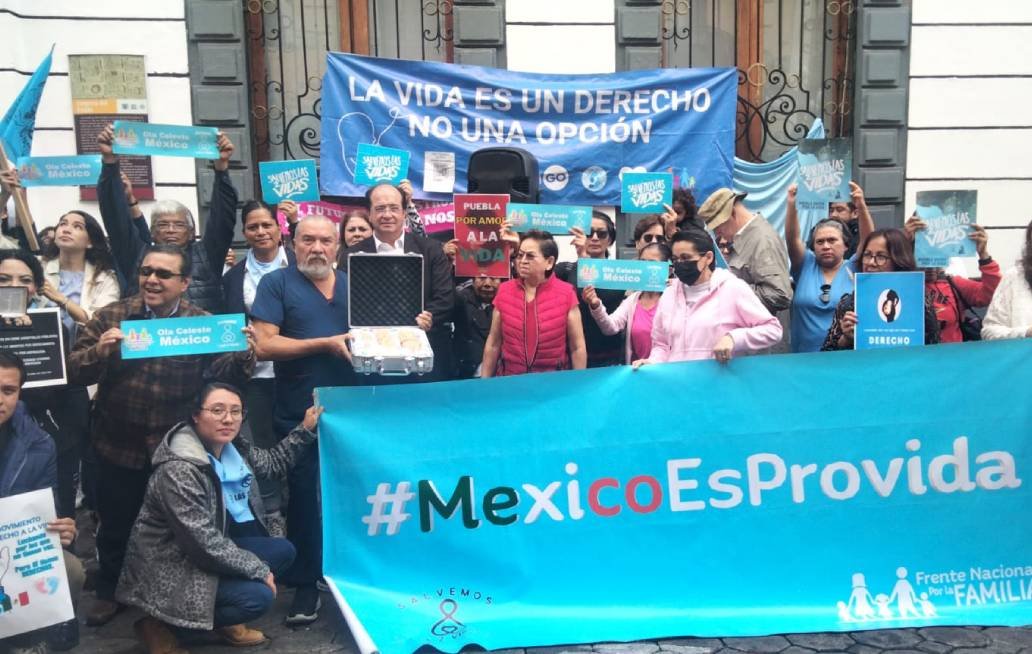 Protestan frente al Congreso para defender la vida desde la concepción y rechazan la despenalización del aborto Protestan frente al Congreso para defender la vida desde la concepción y rechazan la despenalización del aborto