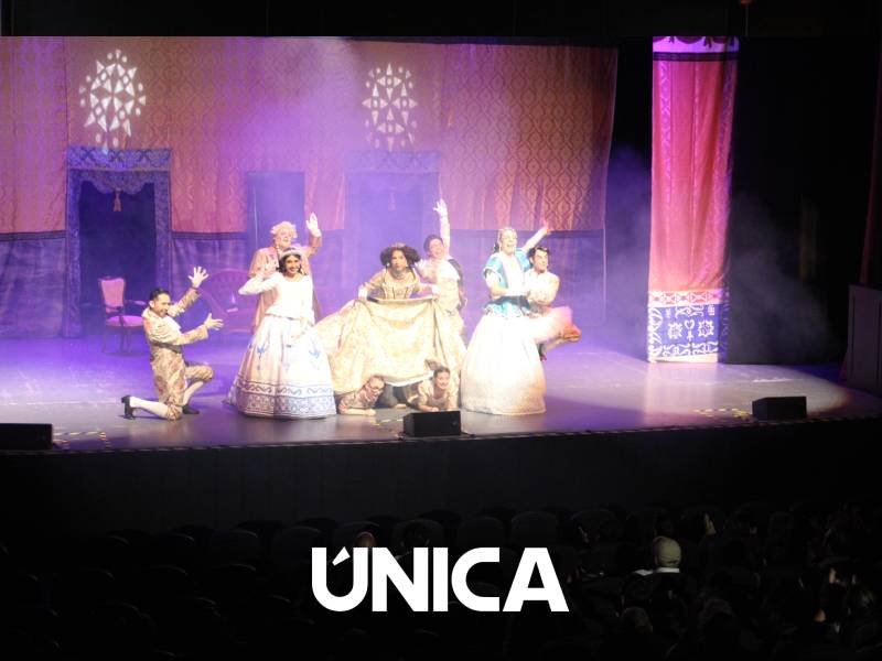 "Las Meninas" se presentaron en el Teatro del CCU BUAP