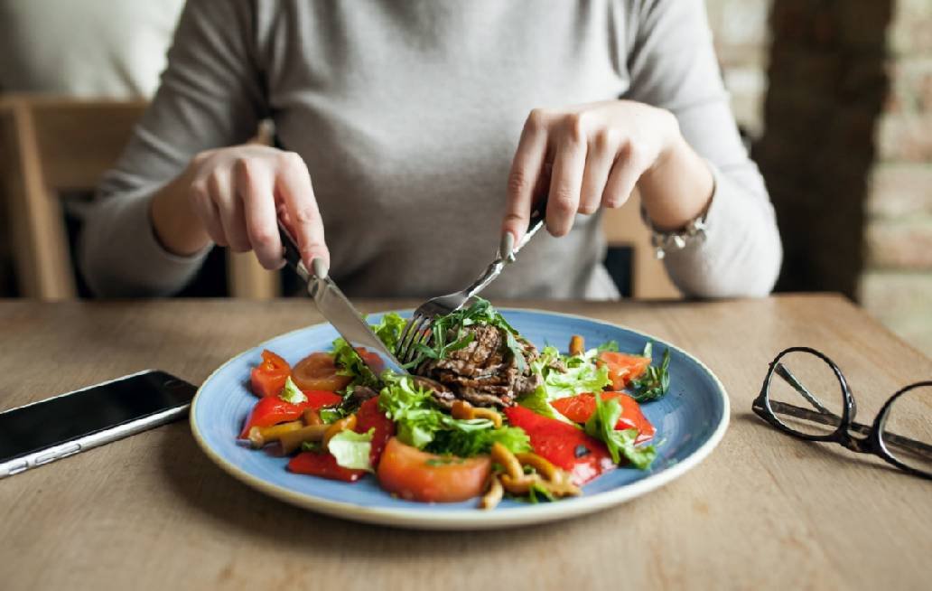 Nutrición y hábitos saludables a partir de los 40 mujeres