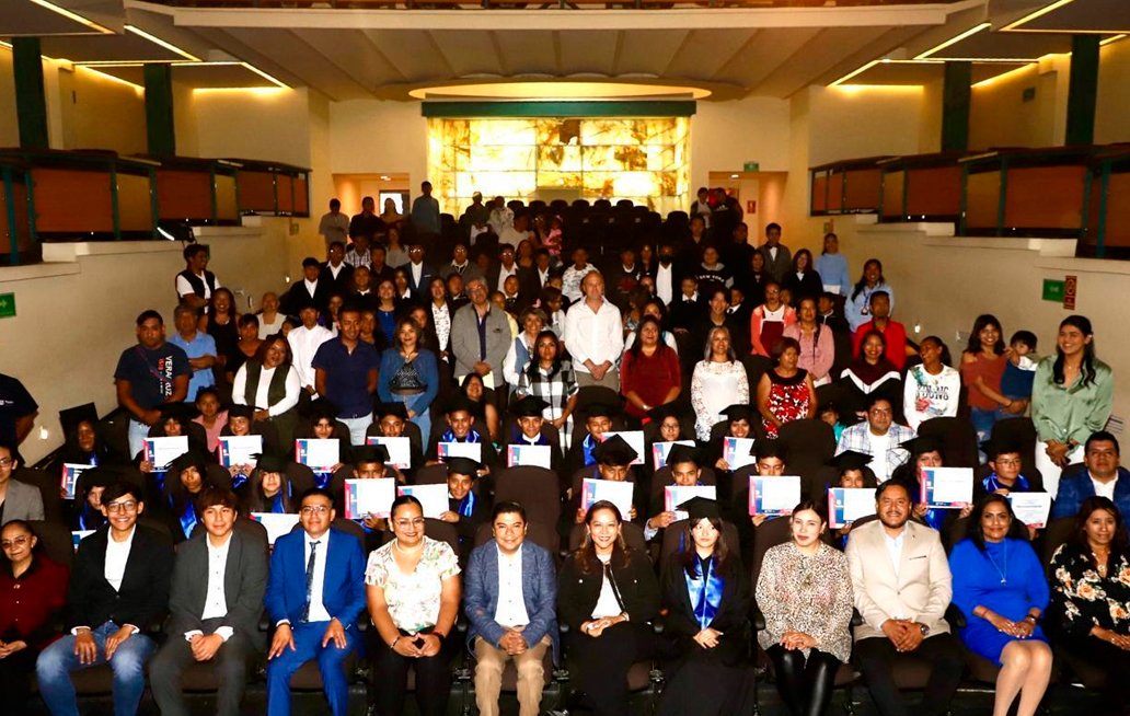 Tercera graduación de estudiantes del Centro de Día del SMDIF Puebla alcanzan su graduación