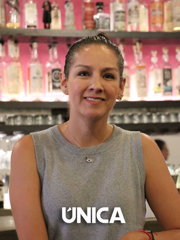 chef liz galicia mezcaleria miel de agave 