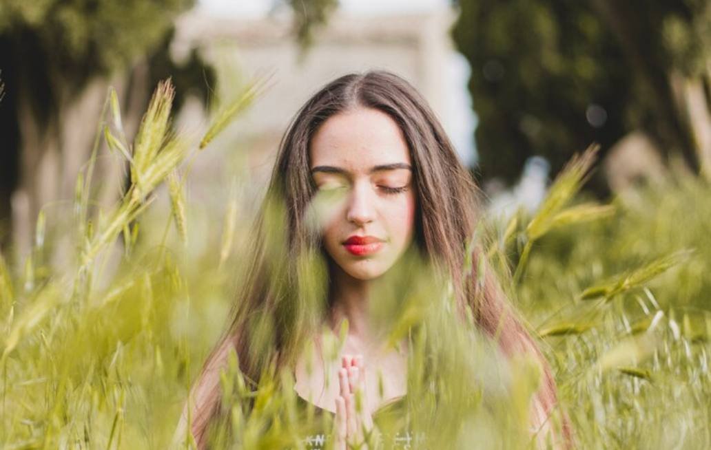 Superar duelos y pérdidas: lecciones de los estoicos para mujeres en busca de renacimiento personal