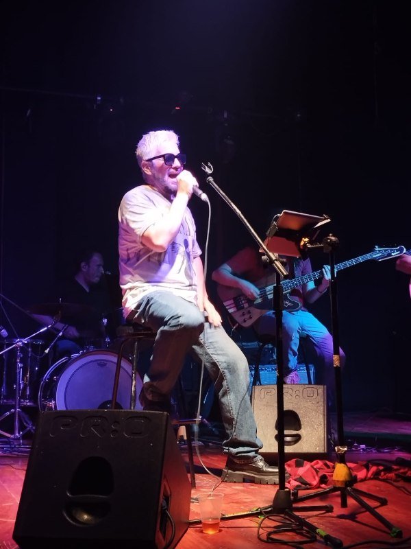 Claudio Botas Negras rinde tributo a Nirvana en Sala Forum