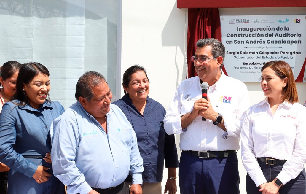 Inaugura el gobernador de Puebla el auditorio de San Andrés Cacaloapan en Tepanco