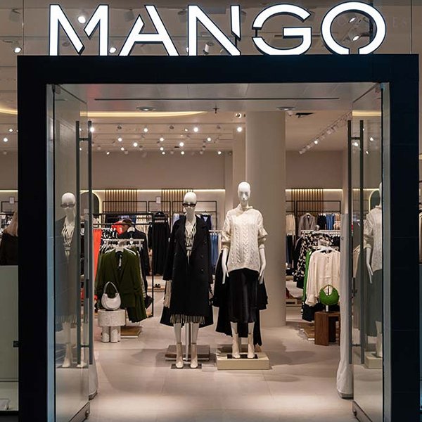 Mango revoluciona la moda: modelos de IA desfilan en su nueva campaña