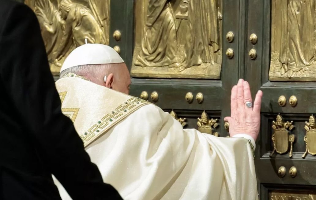 Abre el Papa Francisco la Puerta Santa e inicia el Jubileo 2025