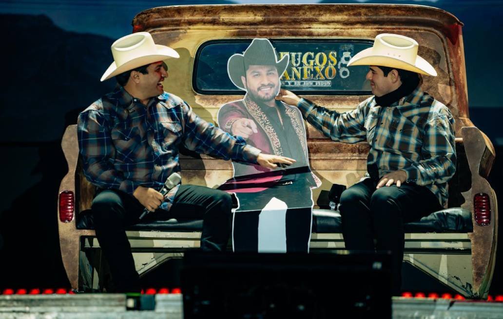 Alfredo Olivas y Julión Álvarez: un éxito rotundo en Puebla