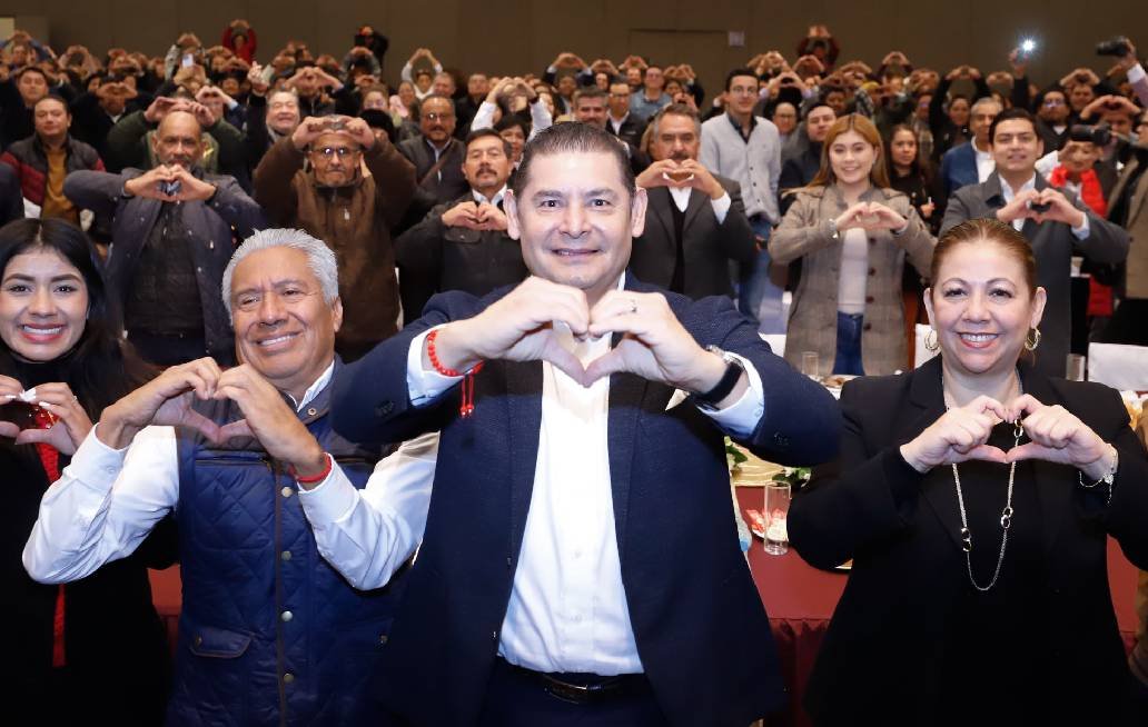 Anuncia el gobernador de Puebla homologación salarial para trabajadores del Cobaep