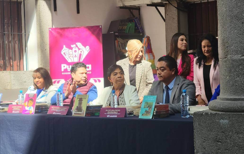 BUAP donó 500 libros a la Sala de Regidores de Puebla