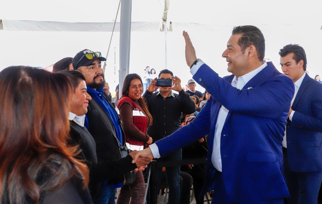 Inaugura el gobernador de Puebla aulas didácticas en el Centro Escolar del Sur “Manuel Bartlett