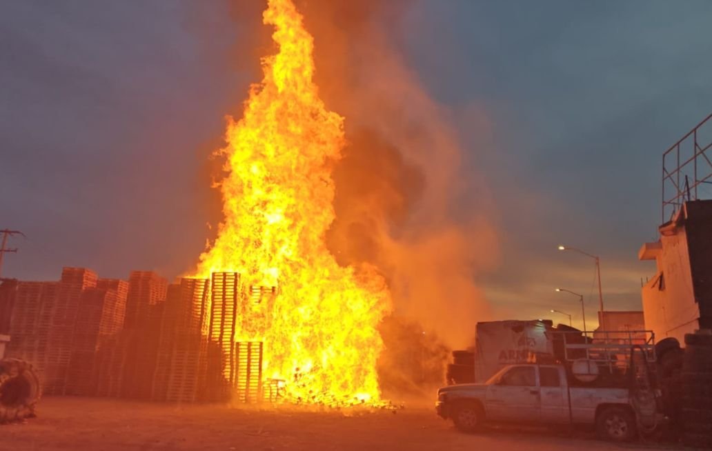 En colaboración con los tres órganos de gobierno la SSC sofocó incendio en la Vía Corta a Santa Ana