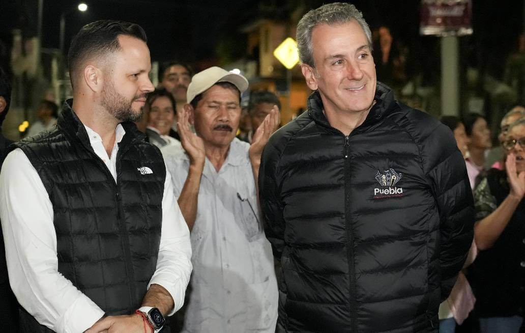 Entrega Chedraui pavimentación de la calle Venustiano Carranza