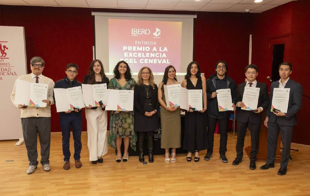 Ganan estudiantes de la Ibero Puebla el Premio CENEVAL de Excelencia EGE
