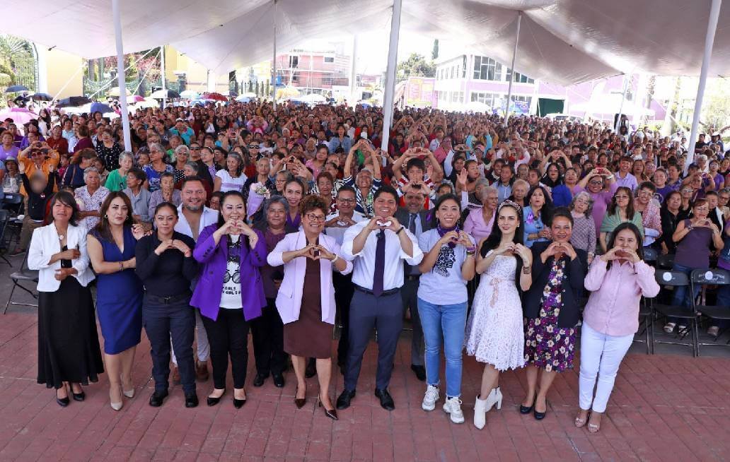 Omar Muñoz y Tere Alfaro encabezaron la conmemoración por el “Día Internacional de la Mujer” con el evento “Esta mujer cambiará el mundo” Omar Muñoz y Tere Alfaro encabezaron la conmemoración por el “Día Internacional de la Mujer” con el evento “Esta mujer cambiará el mundo”