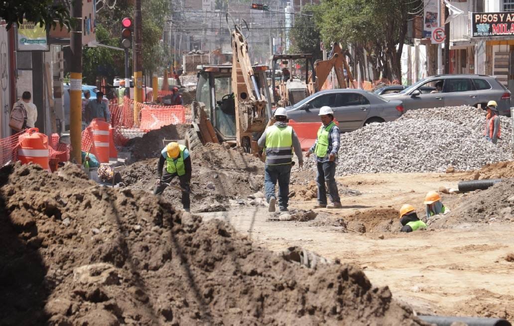 Supervisa David Aysa trabajos de rehabilitación vial en la Capital