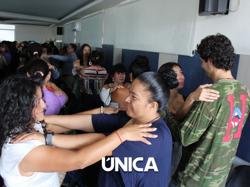 Creciendo Juntas inspira con ponencias sobre amor propio