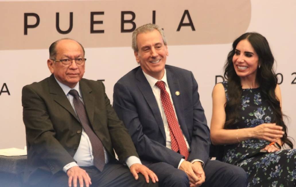 Ayuntamiento de Puebla analiza propuestas de empresa para la construcción de viviendas en San Pablo Xochimehuacan José Chedraui