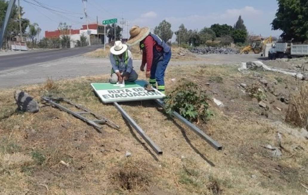 Continúa Gobierno de Puebla con la sustitución de señalética en rutas del Volcán Popocatépetl