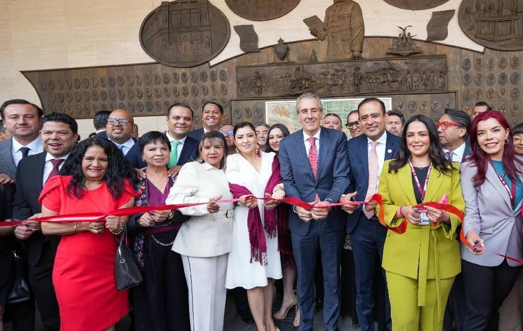 Inaugura Pepe Chedraui exposición de la Ciudad de Puebla en San Lázaro