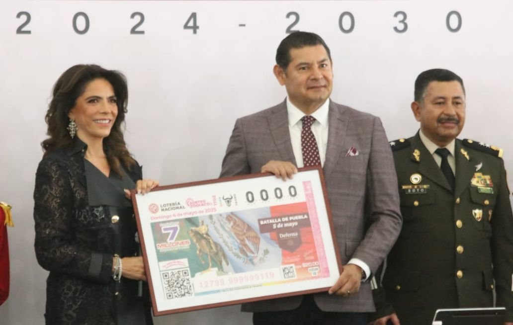 Lotería Nacional y Gobierno del Estado develan Billete Conmemorativo a la Batalla de Puebla