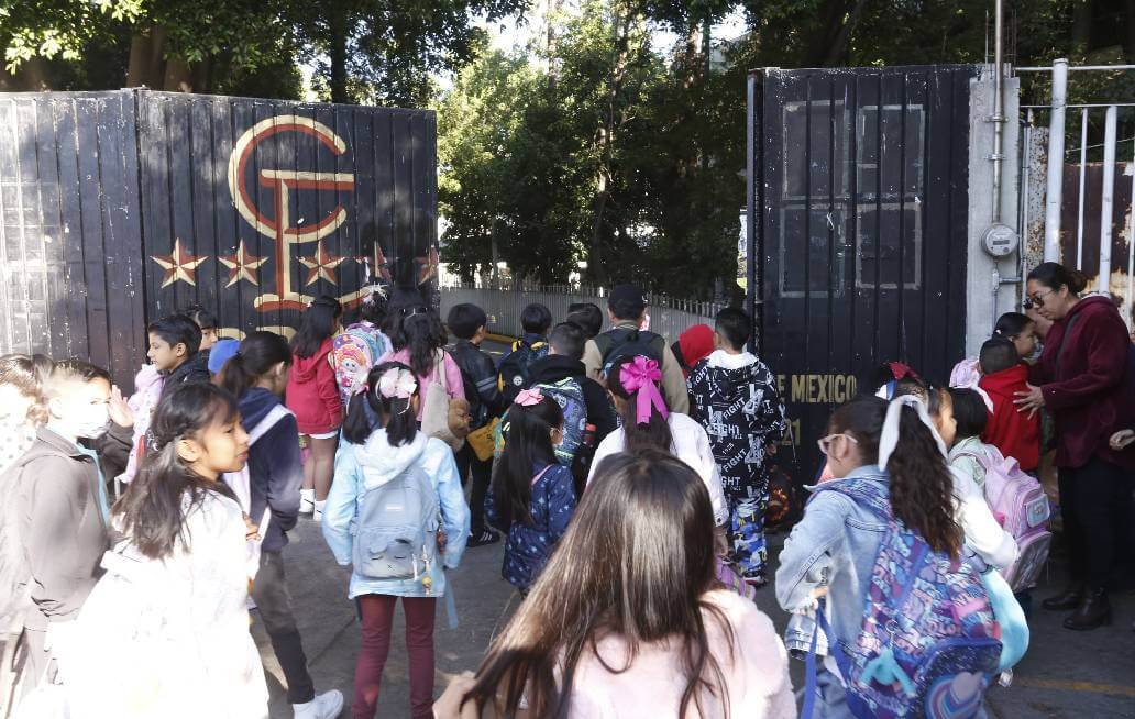 Regresan a clases más de 1.5 millones de estudiantes tras vacaciones