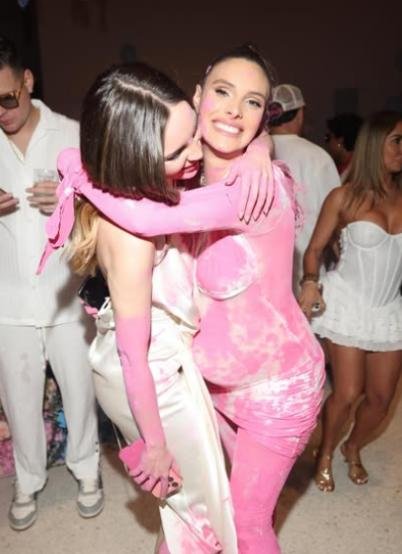 Belinda deslumbra junto a Lele Pons y Guaynaa