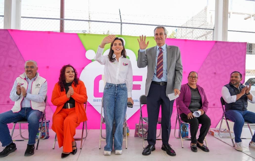 Chedraui y MariElise Budib conviven y regalan juguetes a niñas y niños del Centro Comunitario de San Ramón