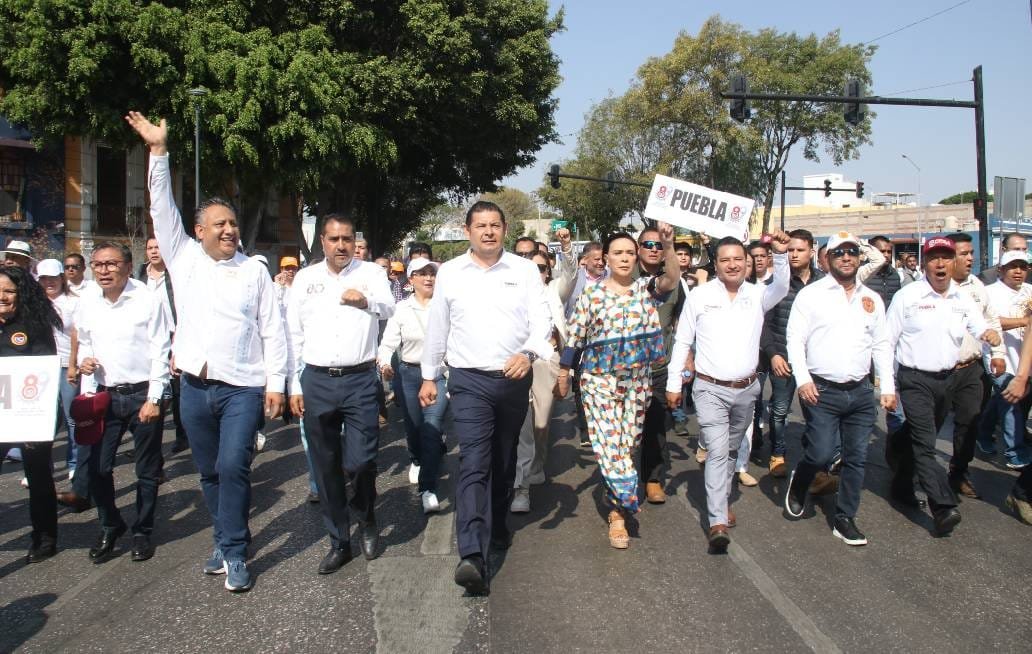 Conmemoran gobernador de Puebla y sindicatos oficiales el Día del Trabajo