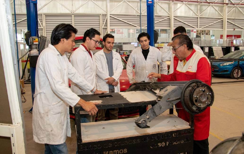 Docentes son la piedra angular del cambio: rector Ibero
