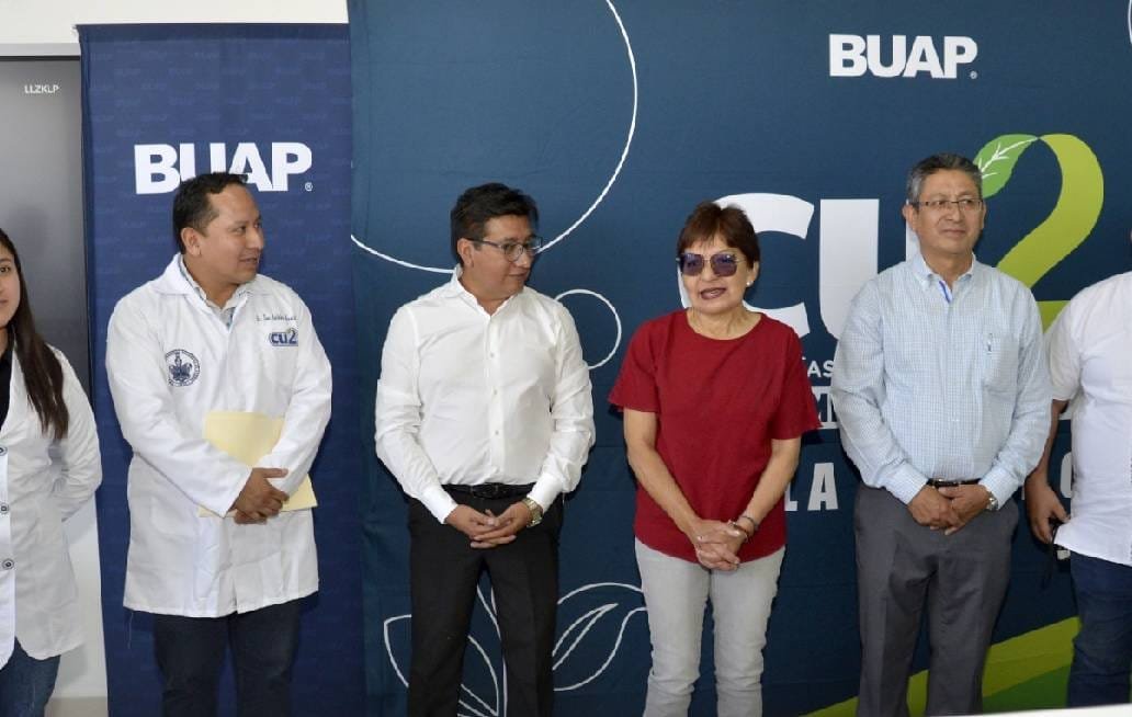 Entrega Rectora Lilia Cedillo 50 microscopios para laboratorios en CU2